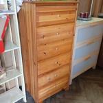 Komoda z masivu se šuplíky              