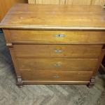 Stará celomasivni komoda                