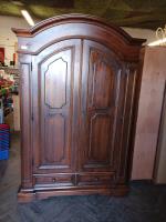 Velká celomasivni skříň                 