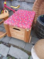 Dřevěné bedna na kolečkách              