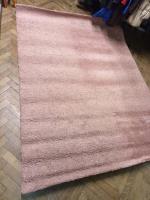  Růžový koberec ikea                    