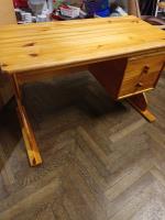 Celomasivni psací stůl rostoucí polohova