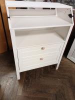 Masivní skříňka přebalovací pult        