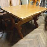 Jídelní stůl tmavý rozkládací           